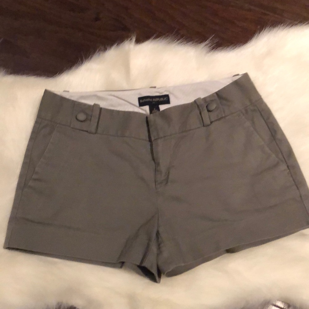 Olive green Banana Republic shorts size 4